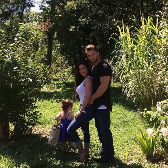 Meet your posher Jo :) - Picture 1 of 9